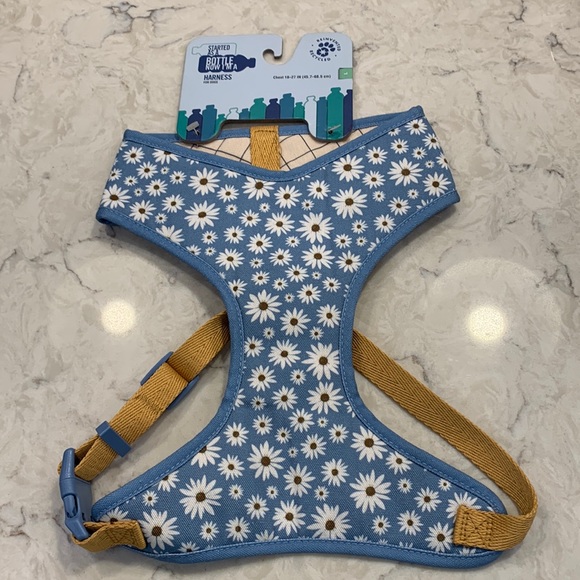 NWT Bond & Co. Dog Harness Size Large Blue Daisy *BENEFITS ANIMAL RESCUE* - Picture 1 of 5